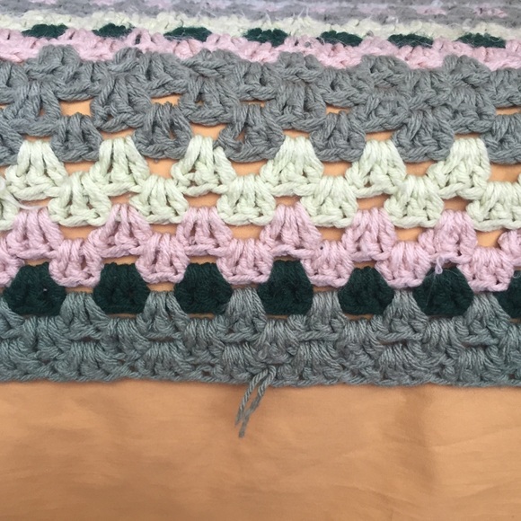 King-sized vintage crochet throw blanket - Picture 7 of 8